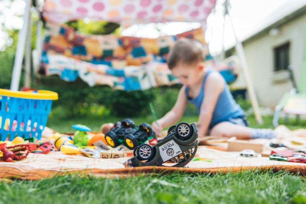 Mon enfant prend les jouets des autres: Que faire? - Bookinou