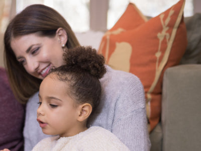 lecture en famille avec enfant au cp